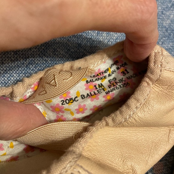 Capezio ballet slippers-size 1 little girls-ballet pink- worn for 1 dance season - Picture 6 of 13